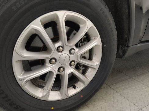 Used 2021 Jeep Grand Cherokee Laredo RWD image 31