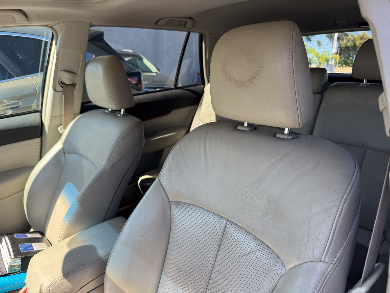 Used 2011 Subaru Outback 2.5i Limited w/ PWR Moonroof Pkg AWD/4WD image 3