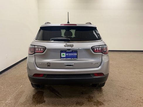 Used 2023 Jeep Compass Latitude w/ Sun and Sound Group AWD/4WD image 4