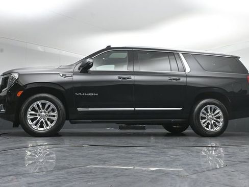 Used 2023 GMC Yukon XL SLT w/ SLT Premium Package AWD/4WD image 40