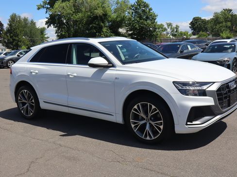 Used 2023 Audi Q8 Premium Plus w/ Premium Plus Package AWD/4WD image 3