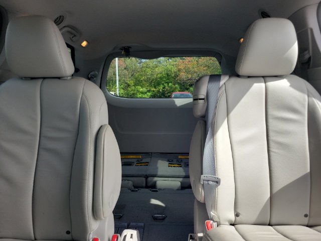 Used 2014 Toyota Sienna XLE FWD image 21