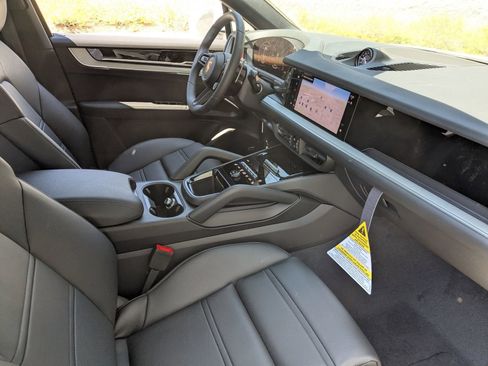 New 2026 Porsche Cayenne Coupe AWD/4WD image 27