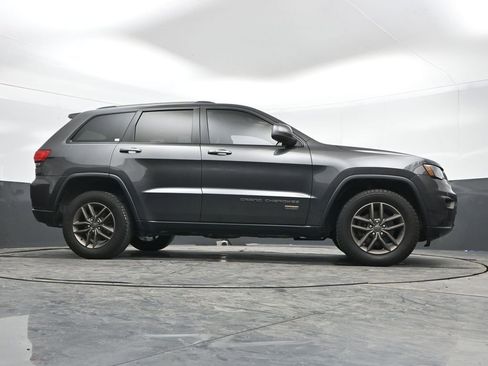 Used 2016 Jeep Grand Cherokee Laredo 75th Anniversary image 32