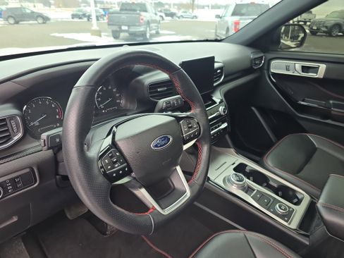 Used 2023 Ford Explorer ST-Line w/ Class IV Trailer Tow Package image 10