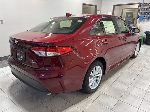 New 2026 Toyota Corolla LE w/ LE Premium Package AWD/4WD image 4