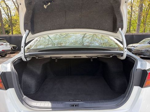 Used 2025 Nissan Altima 2.5 SV FWD image 31