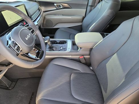 New 2026 Kia Carnival FWD image 9