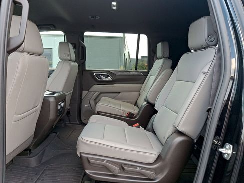 Used 2023 GMC Yukon XL SLT w/ SLT Luxury Package AWD/4WD image 20