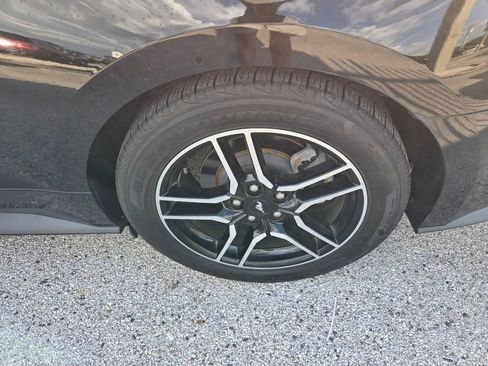 Used 2018 Ford Mustang Premium RWD image 4