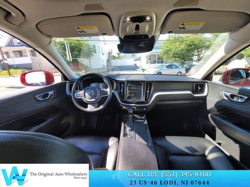 Used 2018 Volvo XC60 T5 Momentum w/ Vision Package AWD/4WD image 9