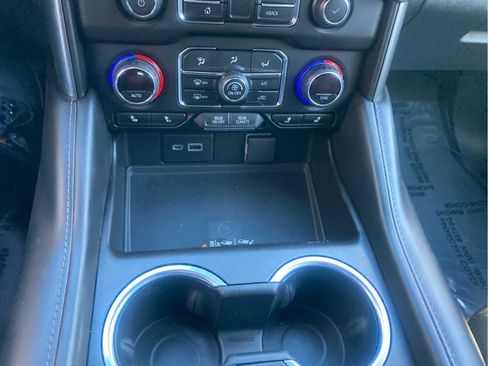 Used 2021 Chevrolet Suburban Z71 image 23