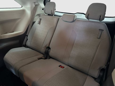 Used 2021 Toyota Sienna LE FWD image 44