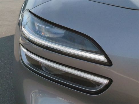 Certified 2025 Genesis G70 2.5T image 9