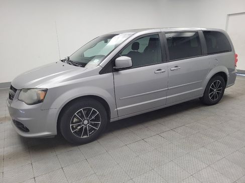 Used 2016 Dodge Grand Caravan SXT FWD image 2