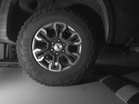 Used 2023 Chevrolet Silverado 1500 ZR2 AWD/4WD image 10