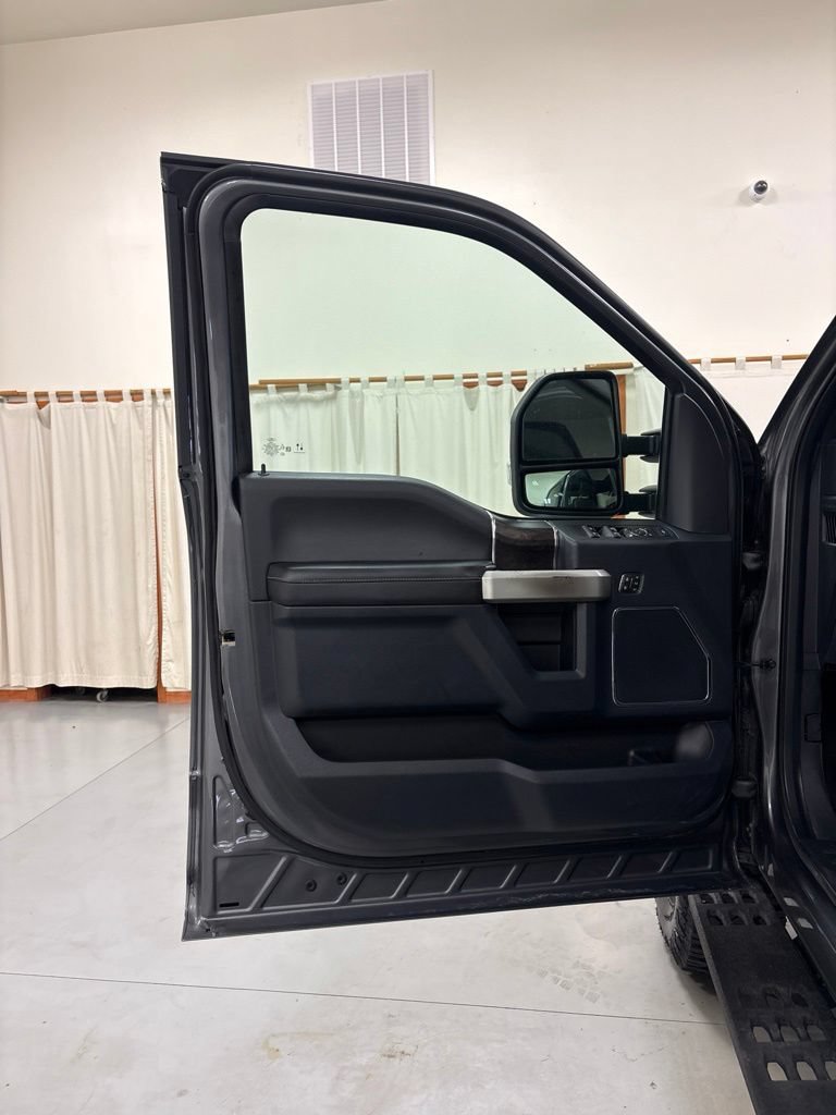 Used 2022 Ford F250 Lariat w/ Tremor Off-Road Package AWD/4WD image 16