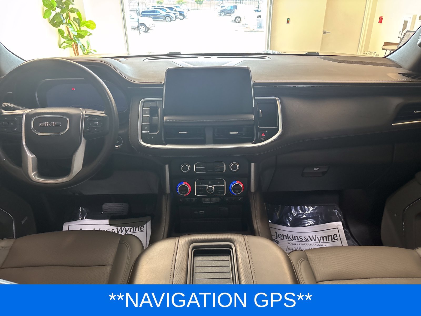 Used 2022 GMC Yukon SLT w/ SLT Premium Package AWD/4WD image 10
