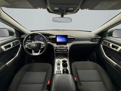 Used 2023 Ford Explorer XLT image 14