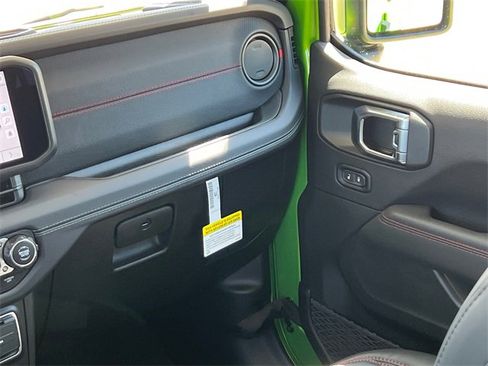 New 2025 Jeep Gladiator Rubicon w/ Convenience Group image 15