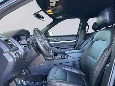 Used 2016 Ford Explorer XLT w/ Equipment Group 202A image 9