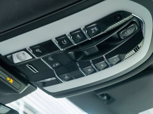 Certified 2023 Porsche Macan S AWD/4WD image 35