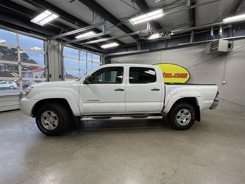 Used 2010 Toyota Tacoma PreRunner image 2