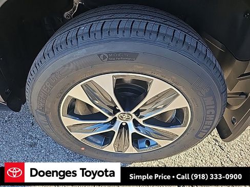 New 2026 Toyota Highlander XLE image 23