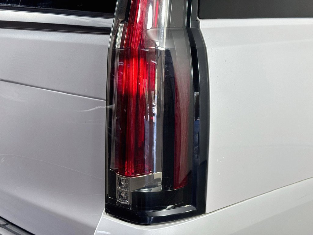 Used 2019 Cadillac Escalade ESV Platinum RWD image 34