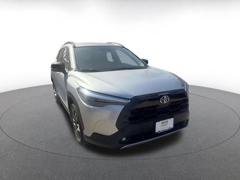 Used 2026 Toyota Corolla Cross XLE FWD image 3