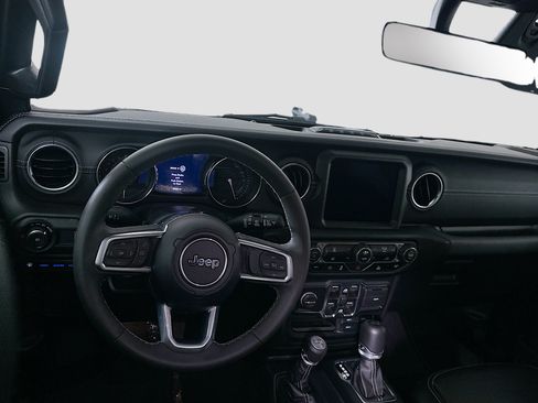 Used 2023 Jeep Wrangler Unlimited Sahara AWD/4WD image 17