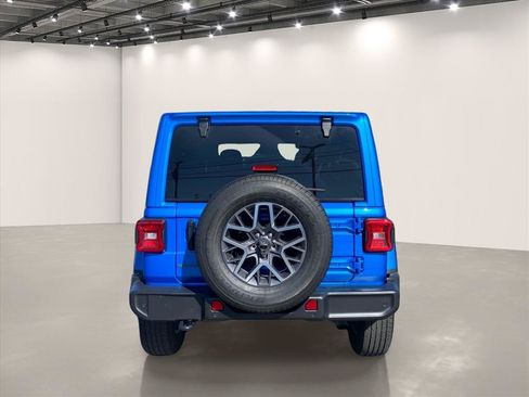 Used 2025 Jeep Wrangler Unlimited Sahara AWD/4WD image 6