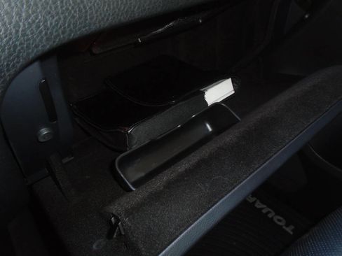 Used 2016 Volkswagen Touareg TDI image 49