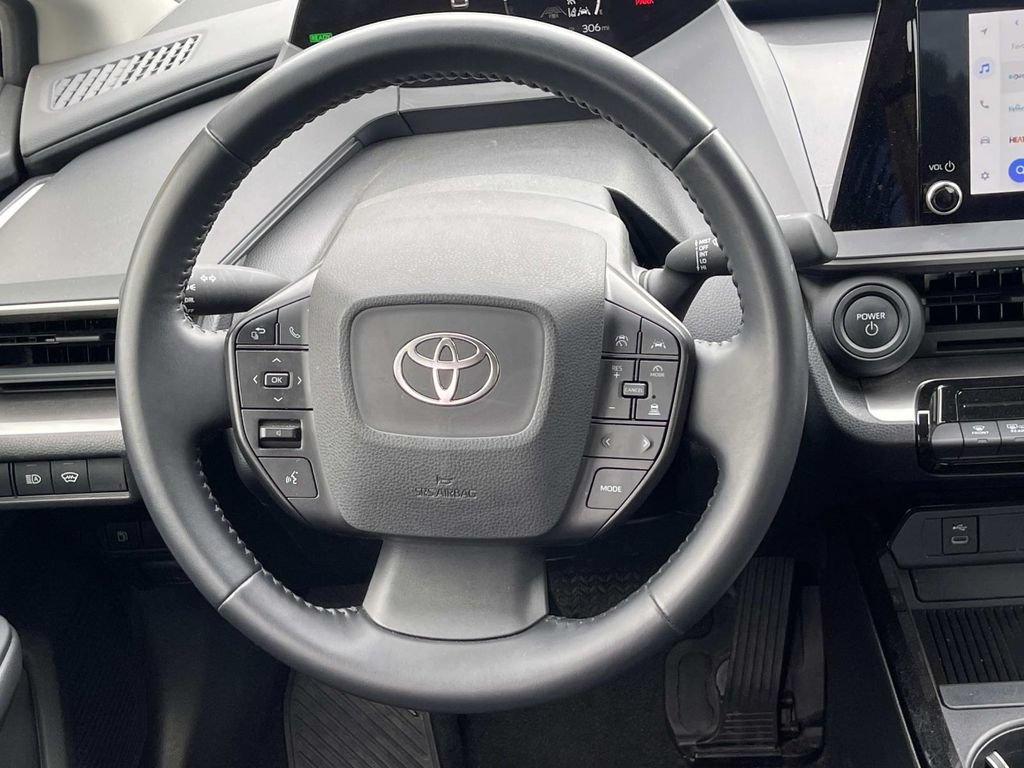 Used 2025 Toyota Prius LE FWD image 8