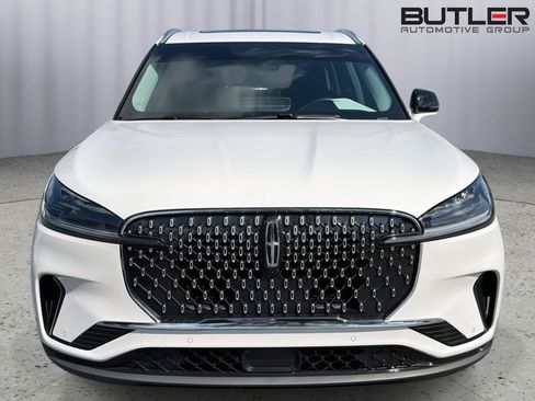 Used 2026 Lincoln Aviator AWD image 9