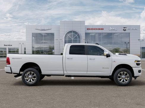 New 2026 RAM 2500 Laramie AWD/4WD image 22