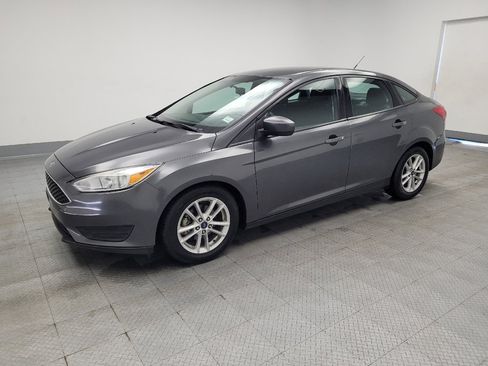 Used 2018 Ford Focus SE image 2