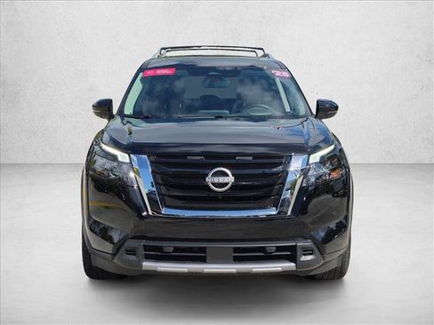 Certified 2025 Nissan Pathfinder Platinum FWD image 2