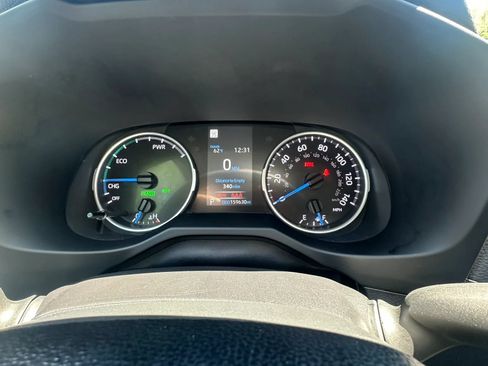 Used 2022 Toyota RAV4 LE AWD/4WD image 11