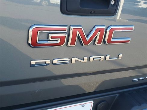 Used 2022 GMC Canyon Denali image 29