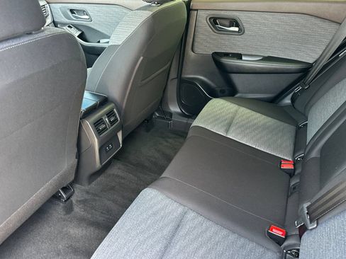 Used 2023 Nissan Rogue SV FWD image 11