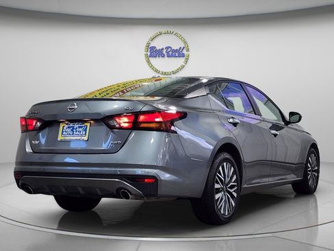 Used 2023 Nissan Altima 2.5 SV w/ SV Premium Package AWD/4WD image 5