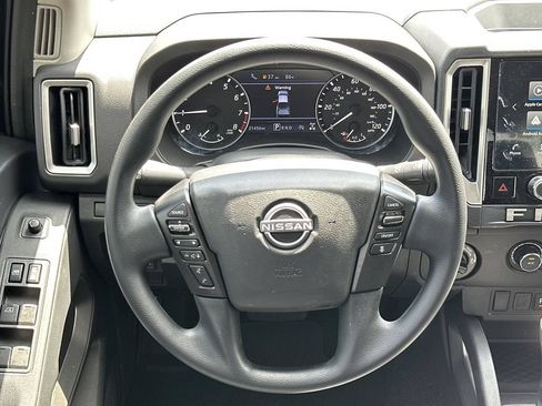 Used 2025 Nissan Frontier SV AWD/4WD image 15