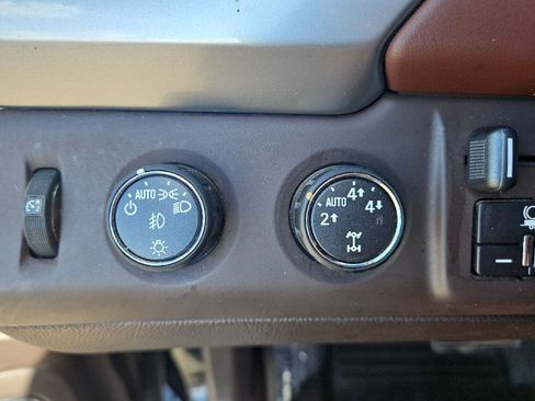 Used 2016 Chevrolet Suburban LTZ image 17