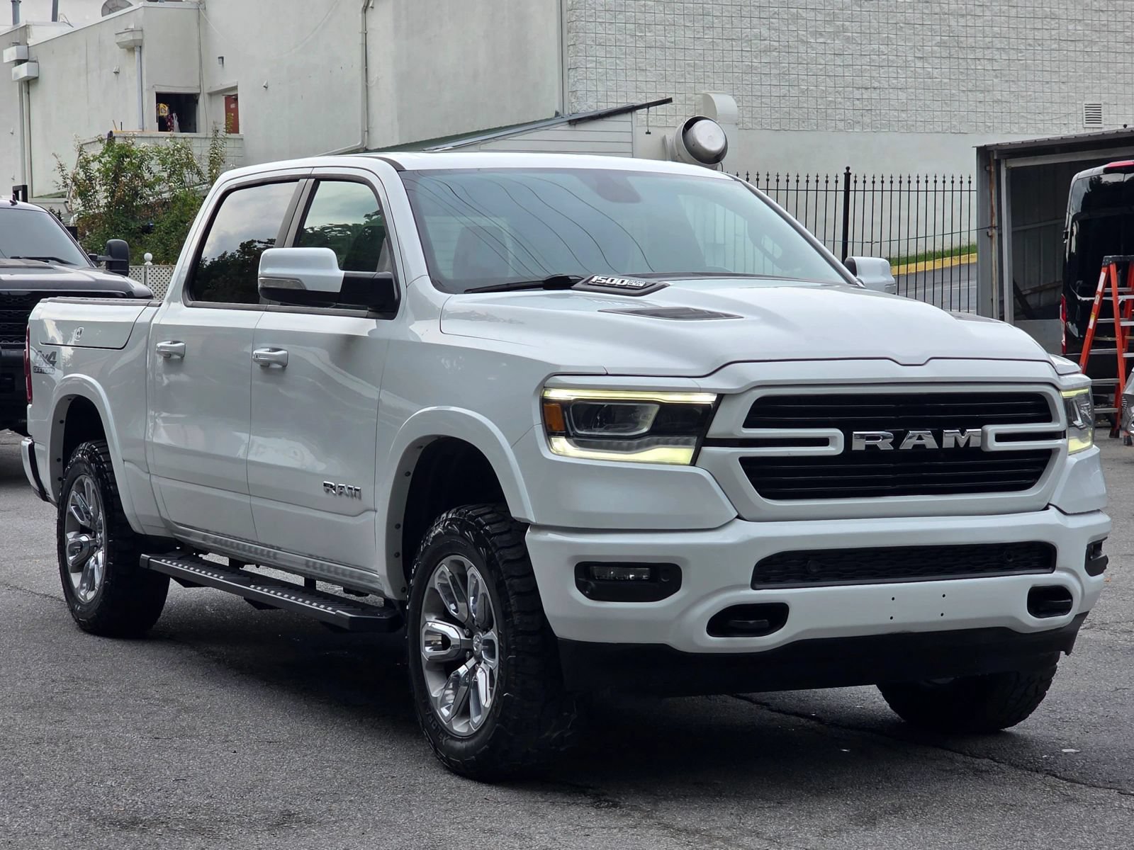 Used 2020 RAM 1500 Laramie w/ Sport Appearance Package AWD/4WD image 9