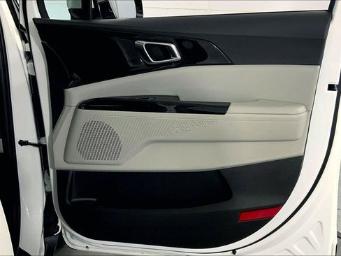 Certified 2023 Kia Carnival EX FWD image 26