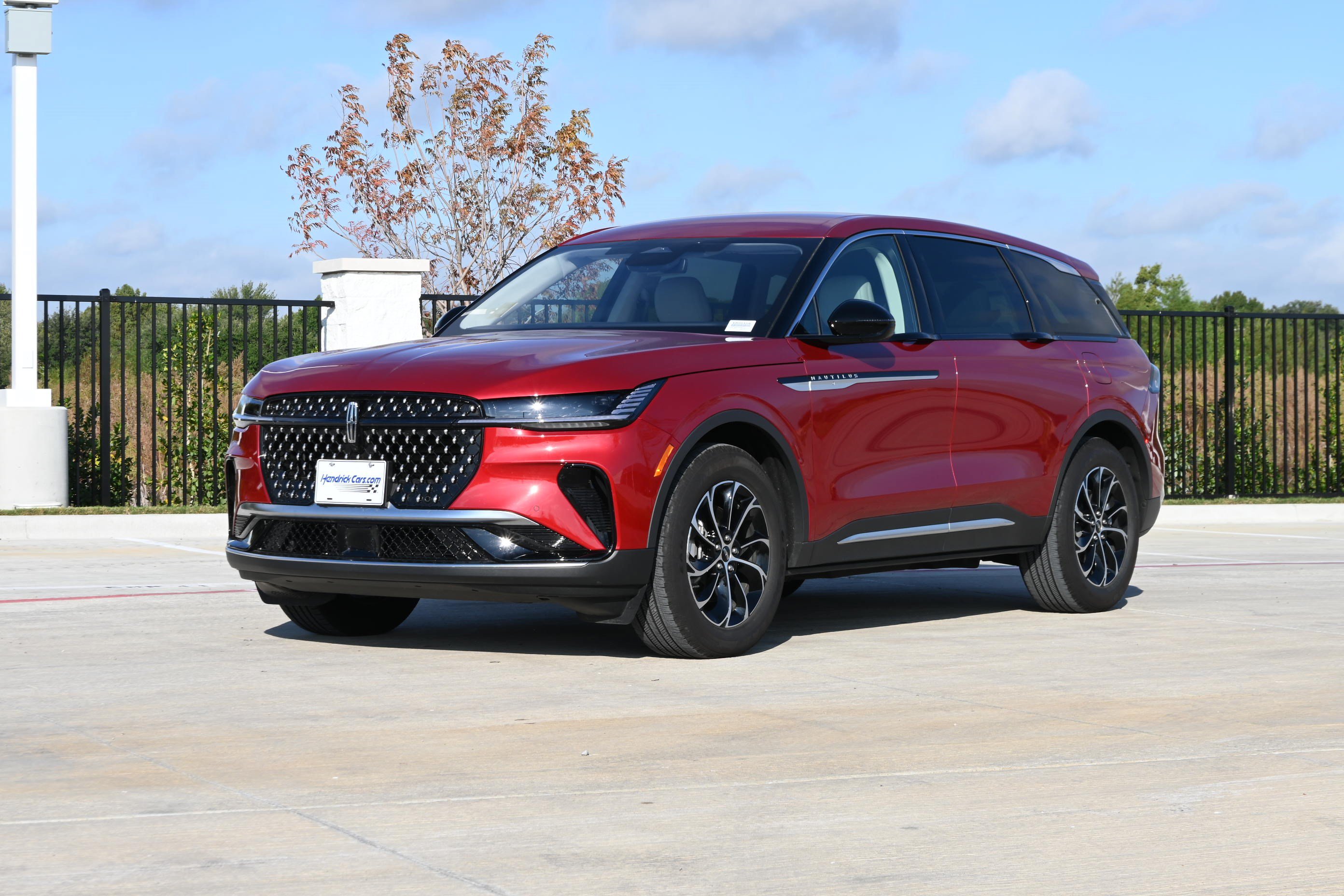 Used 2026 Lincoln Nautilus Premier AWD/4WD image 5