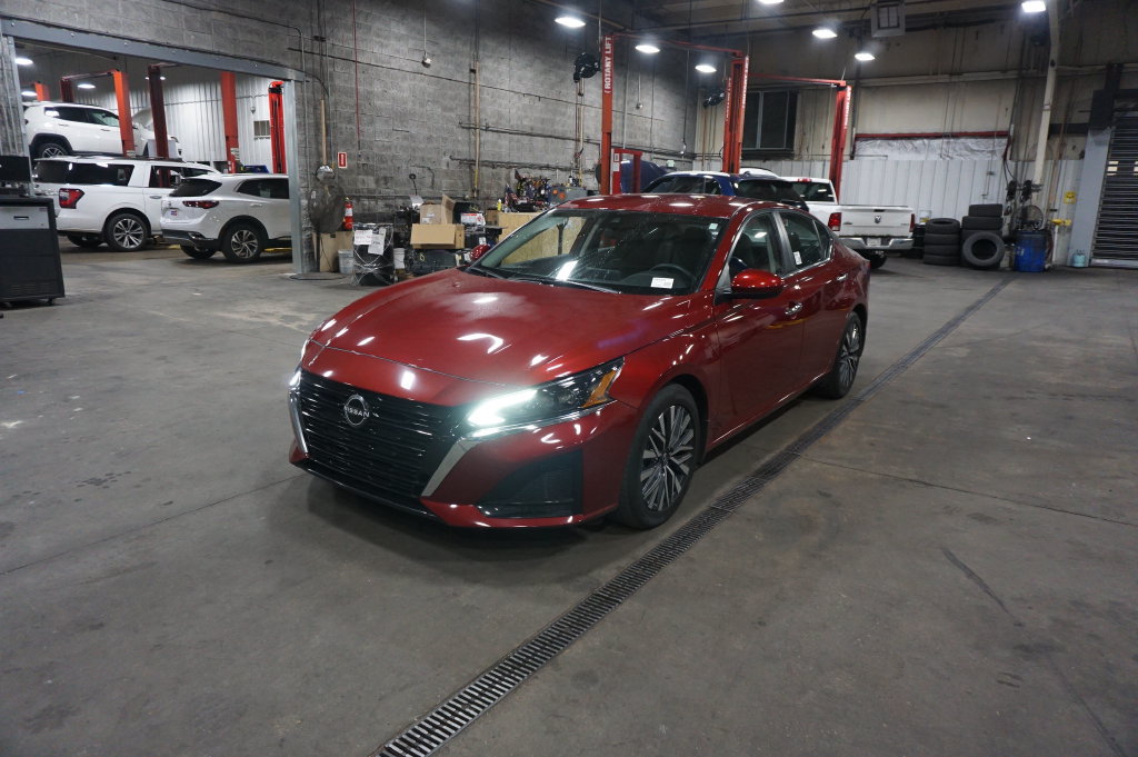 Used 2023 Nissan Altima 2.5 SV FWD image 23