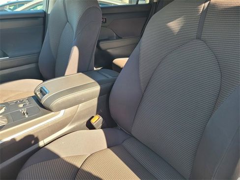 Used 2023 Toyota Highlander LE image 13