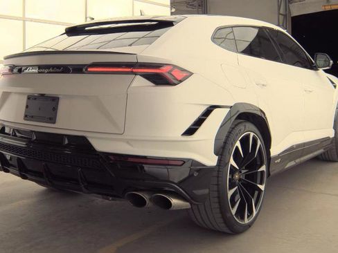 Used 2023 Lamborghini Urus S image 3